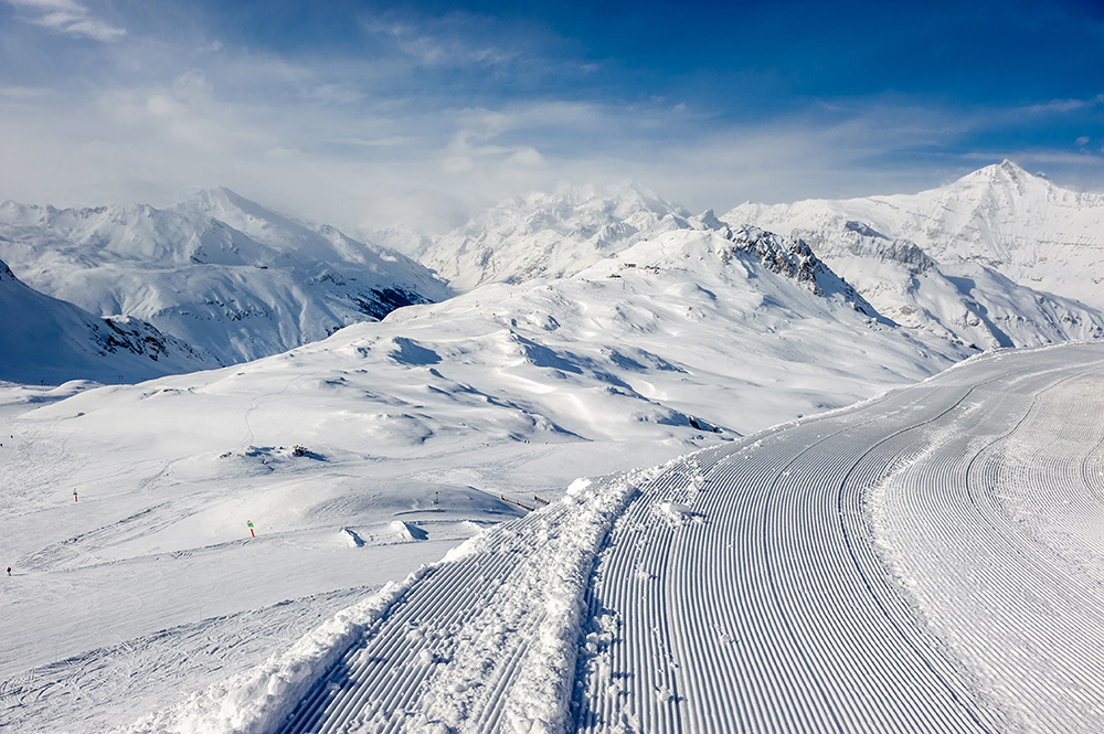 skiing